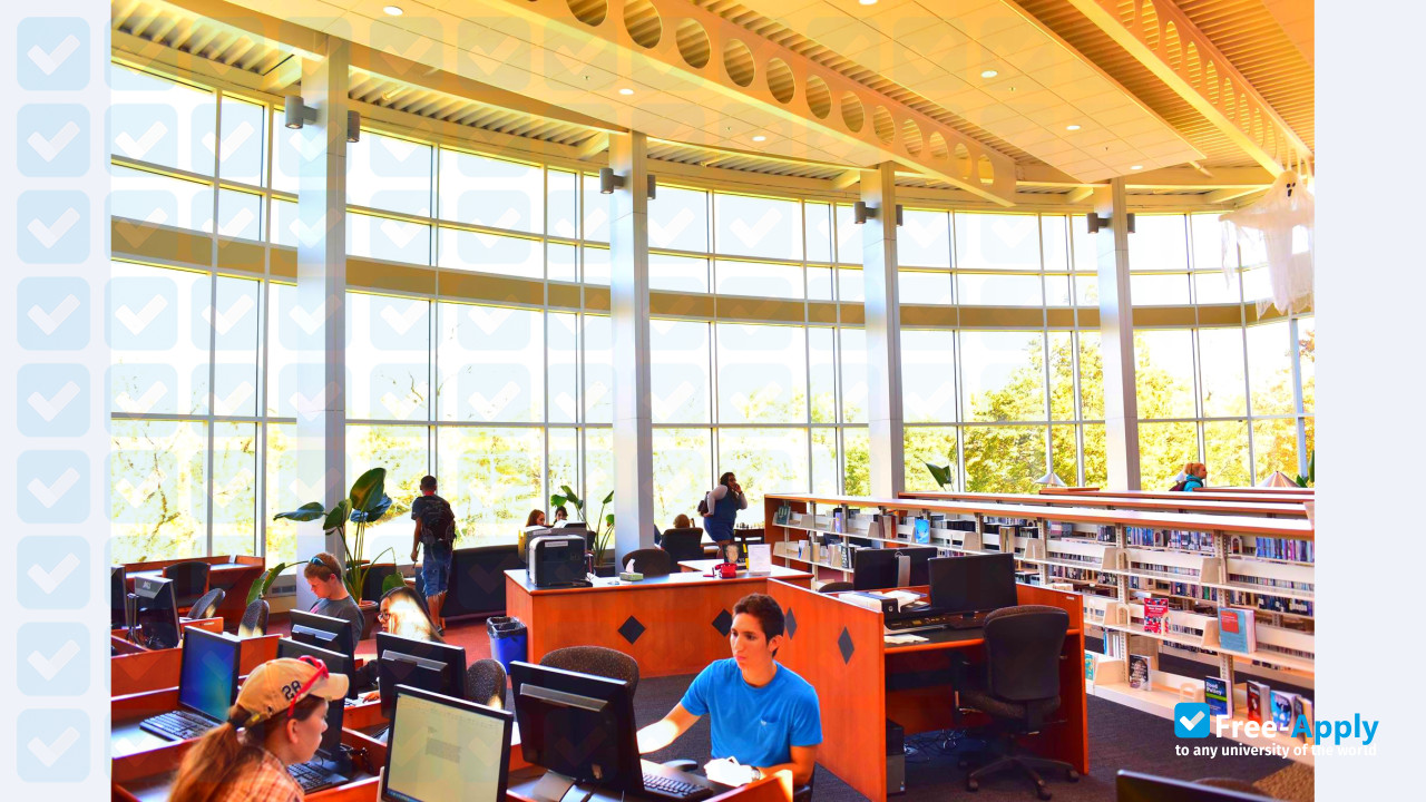 Photo de l’University of Wisconsin College Rock County #11