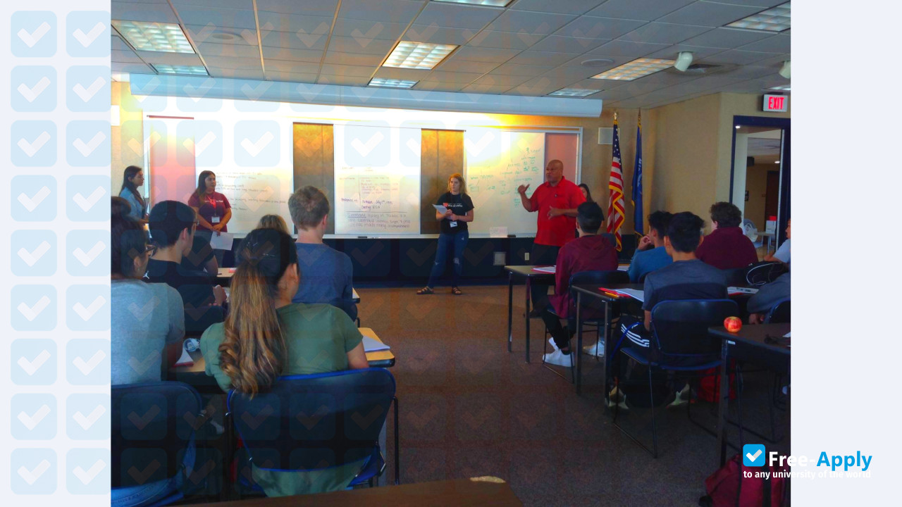 Фотография University of Wisconsin College Waukesha