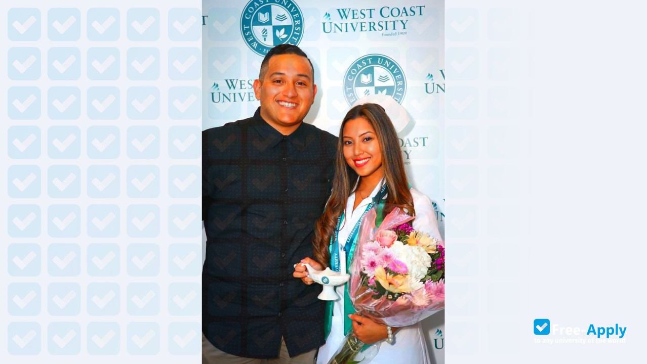 Foto de la West Coast University #12