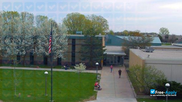 University of Wisconsin Fox Valley photo #10