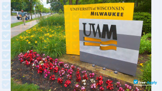 Miniatura de la University of Wisconsin Milwaukee #3