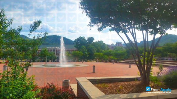 Western Carolina University photo #10