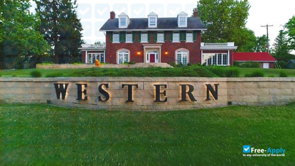 Western Illinois University photo #9