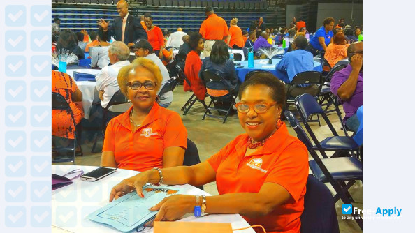 Virginia State University photo #13