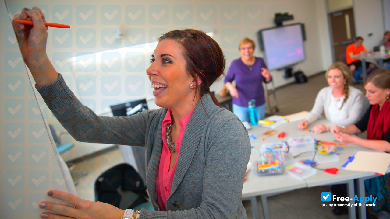Photo de l’Center for Teaching, Research and Information in Learning #3