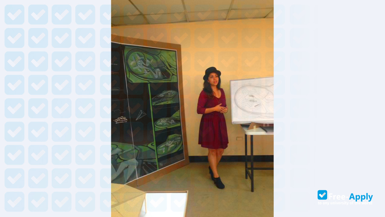 Photo de l’University José María Vargas #3