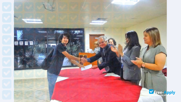 Foto de la University Alonso de Ojeda #3