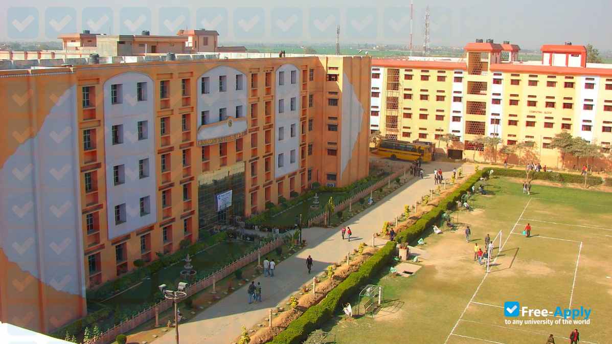 University Institute of Management and Technology photo #7