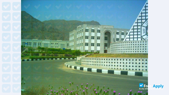 Foto de la Taiz University #1